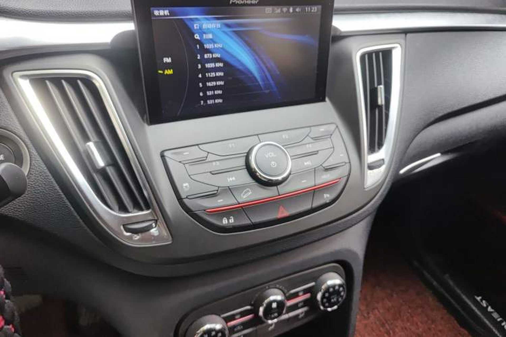 Used Soueast DX7 2017 1.5T Automatic Luxury Model Audio And AC Panel