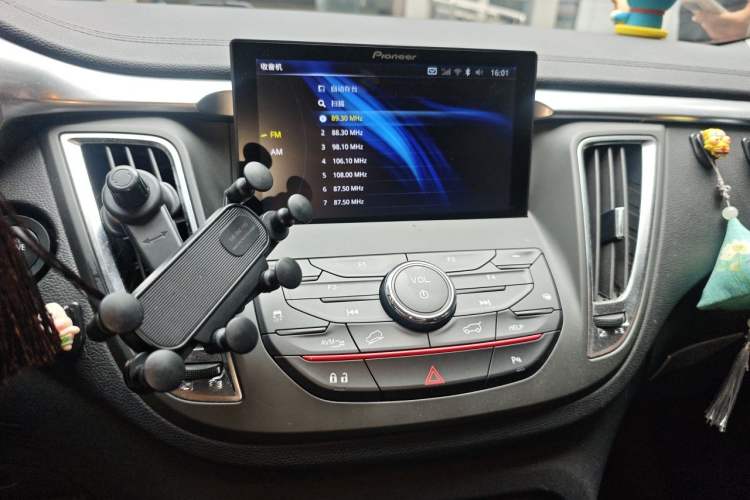 Used Soueast DX7 2017 1.5T Automatic Luxury Model Audio And AC Panel
