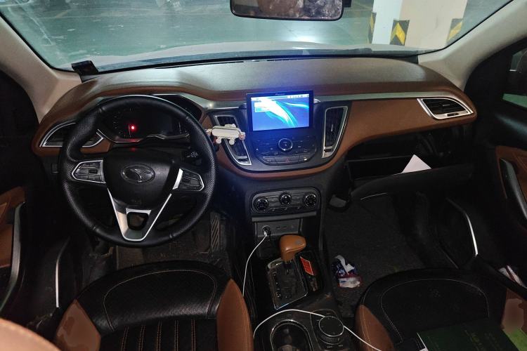 Used Soueast DX7 2017 1.5T Automatic Luxury Model Center Console