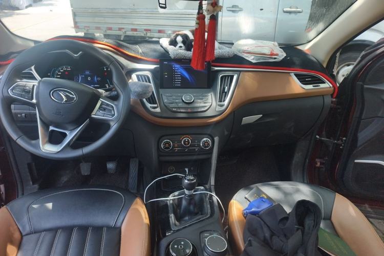 Used Soueast DX7 2017 1.5T Manual Triumph Edition Center Console