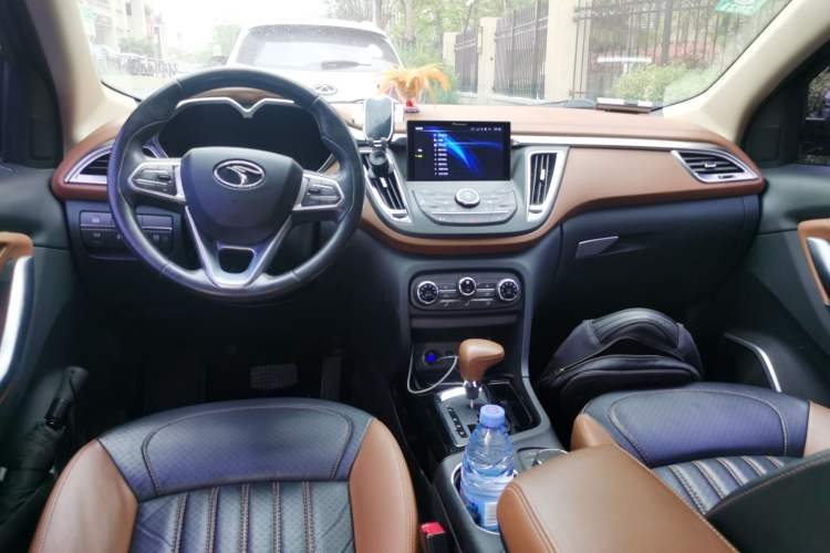 Used Soueast DX7 2017 1.5T Automatic Luxury Model Center Console