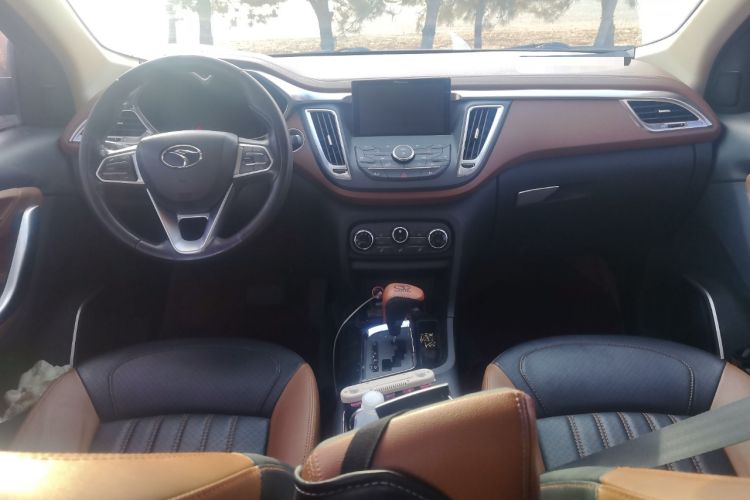 Used Soueast DX7 2017 1.5T Automatic Luxury Model Center Console