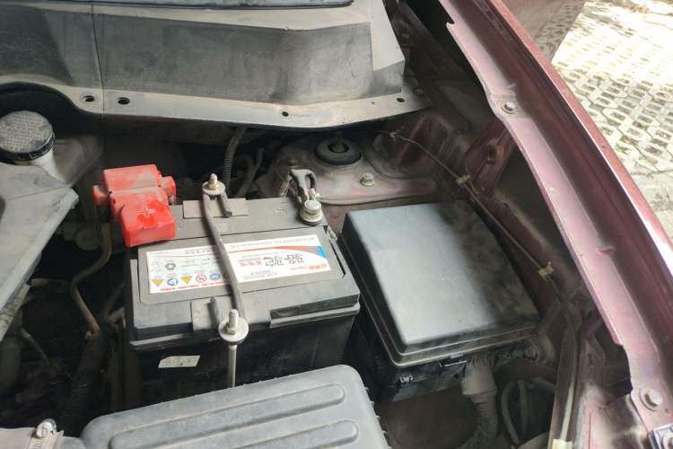 Used Soueast DX7 2017 1.5T Automatic Glory Edition Engine Bay Left