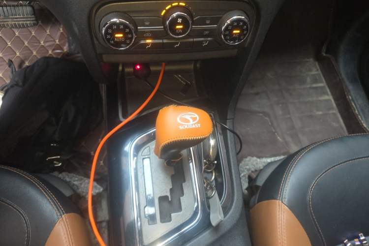 Used Soueast DX7 2017 1.5T Automatic Glory Edition Gear Lever