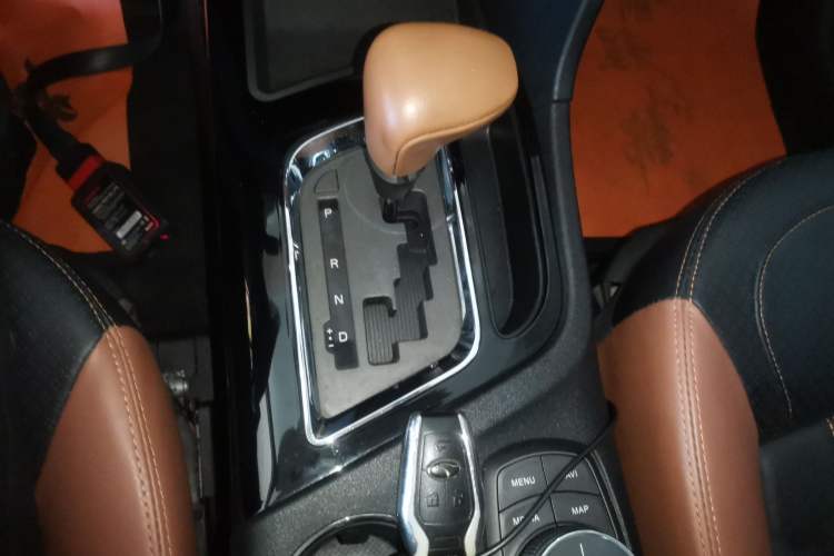 Used Soueast DX7 2017 1.5T Automatic Luxury Model Gear Lever