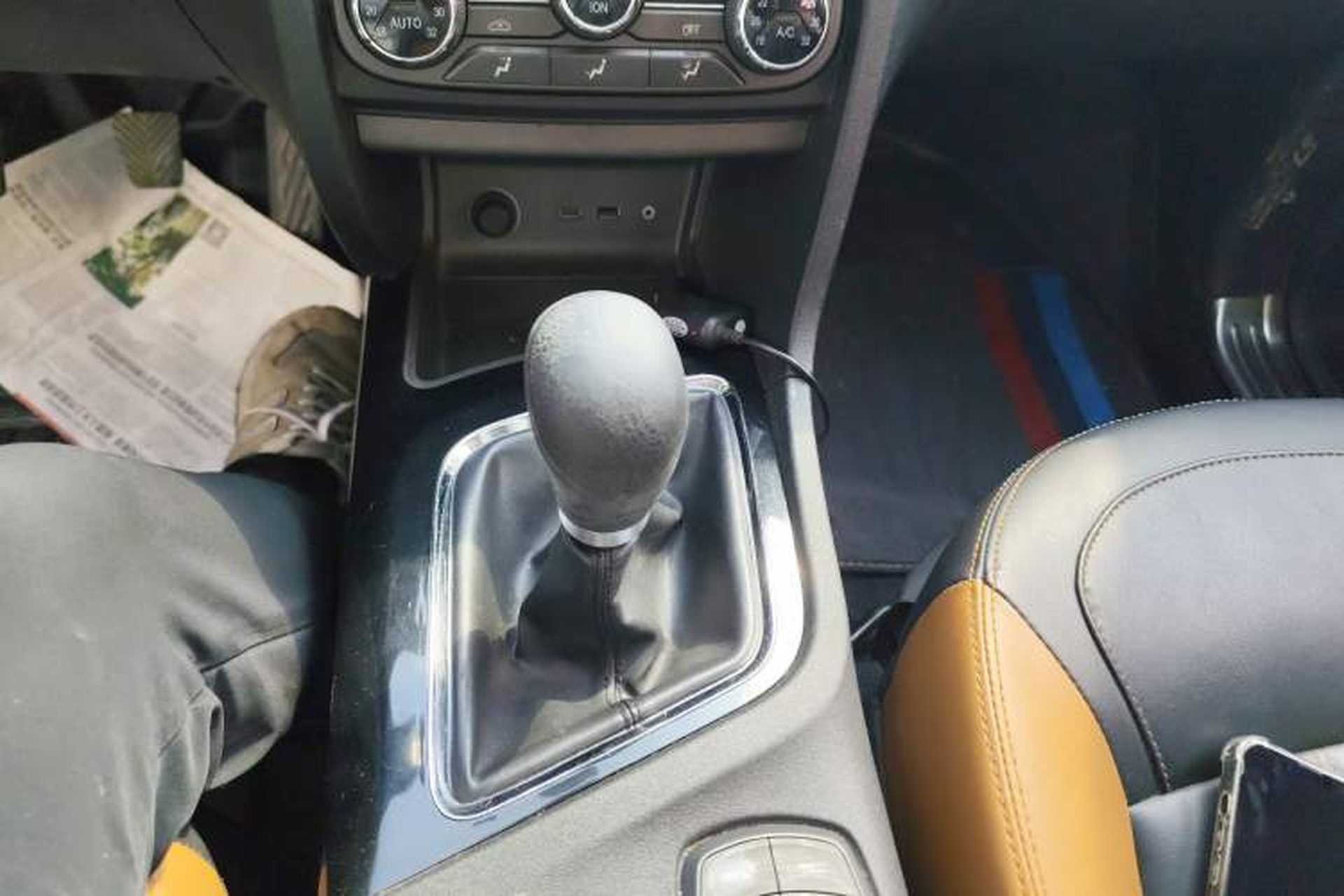 Used Soueast DX7 2017 1.5T Manual Triumph Edition Gear Lever