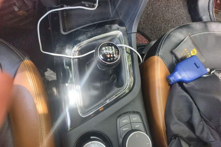 Used Soueast DX7 2017 1.5T Manual Triumph Edition Gear Lever