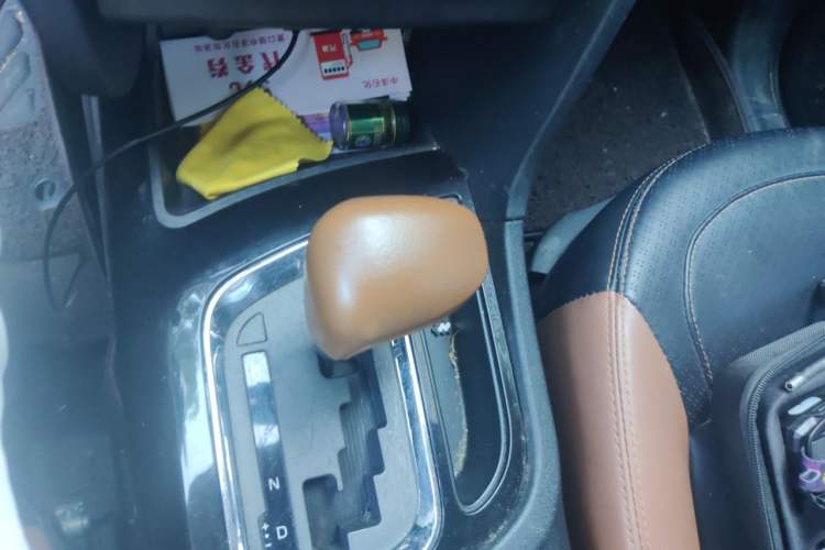 Used Soueast DX7 2017 1.5T Automatic Luxury Model Gear Lever