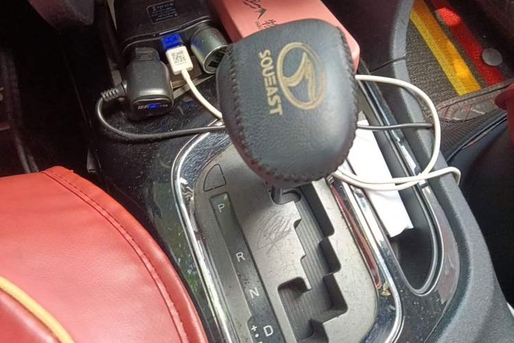 Used Soueast DX7 2017 1.5T Automatic Glory Edition Gear Lever
