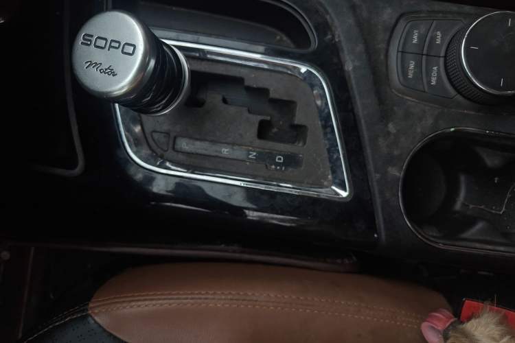 Used Soueast DX7 2017 1.5T Automatic Luxury Model Gear Lever