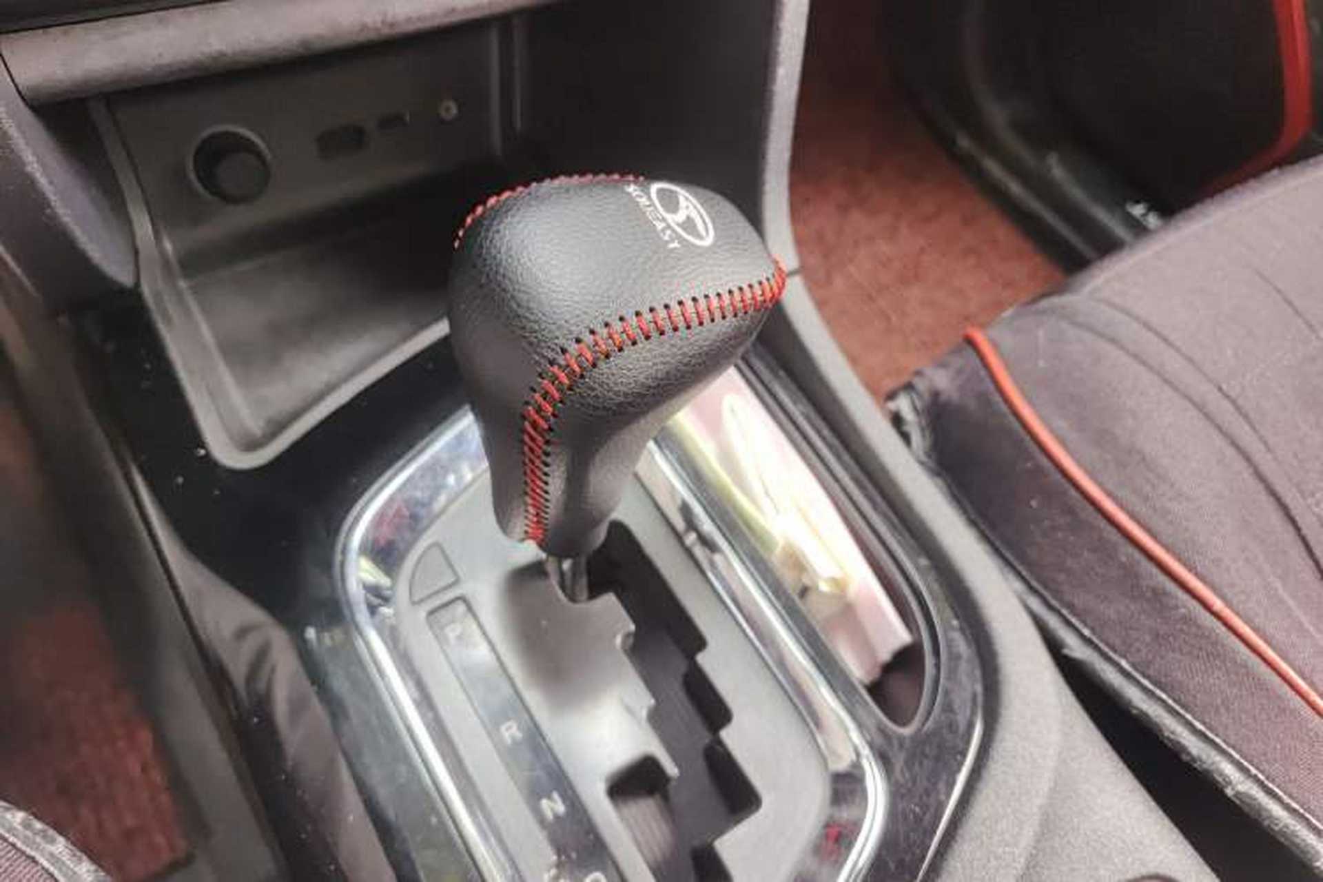 Used Soueast DX7 2017 1.5T Automatic Luxury Model Gear Lever