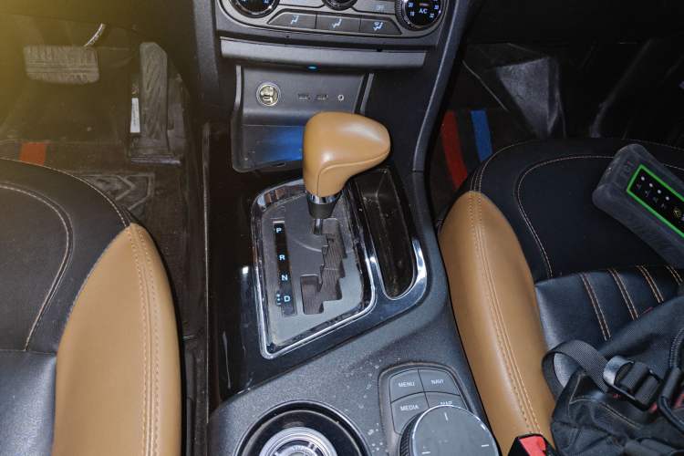 Used Soueast DX7 2017 1.5T Automatic Glory Edition Gear Lever