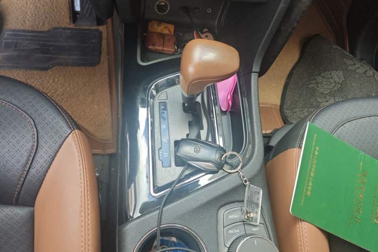 Used Soueast DX7 2017 1.5T Automatic Luxury Model Gear Lever