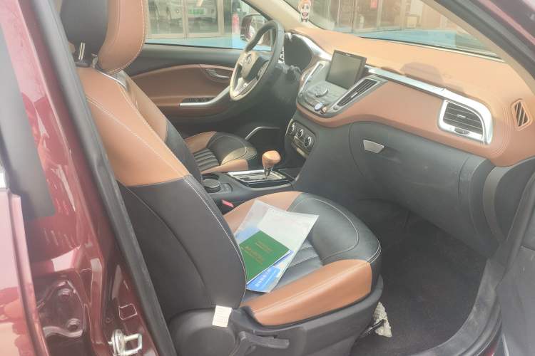 Used Soueast DX7 2017 1.5T Automatic Glory Edition Interior 3
