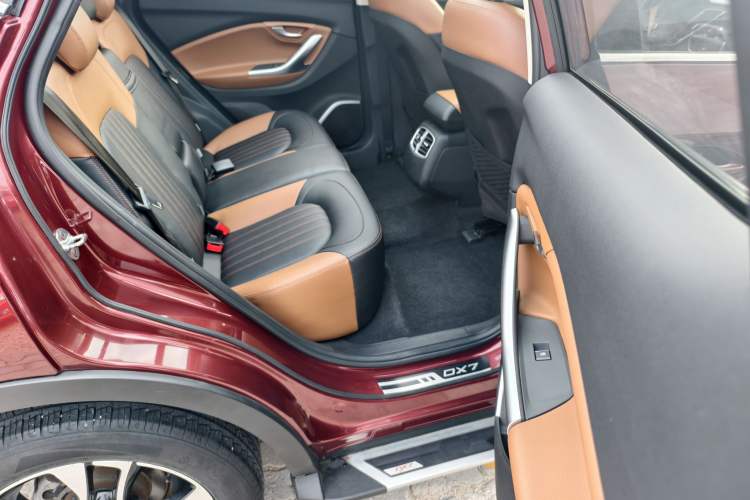 Used Soueast DX7 2017 1.5T Automatic Glory Edition Interior 4