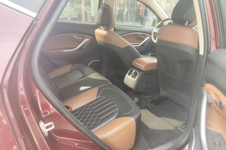 Used Soueast DX7 2017 1.5T Automatic Glory Edition Interior 4