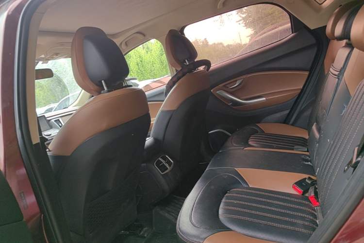 Used Soueast DX7 2017 1.5T Automatic Luxury Model Left Rear Seat