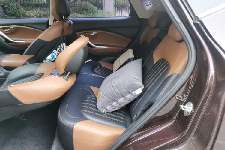 Used Soueast DX7 2017 1.5T Automatic Luxury Model Left Rear Seat