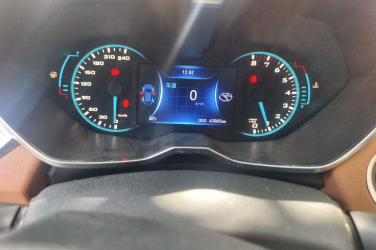 Used Soueast DX7 2017 1.5T Manual Triumph Edition Odometer Close Up