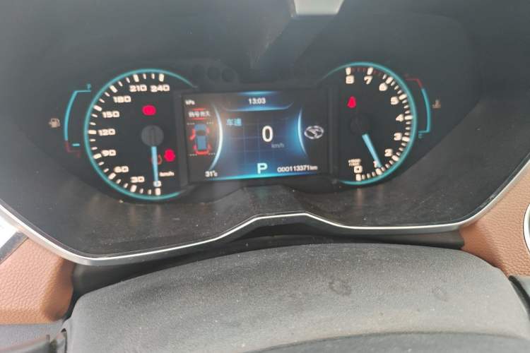 Used Soueast DX7 2017 1.5T Automatic Luxury Model Odometer Close Up