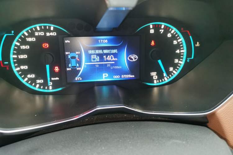 Used Soueast DX7 2017 1.5T Automatic Luxury Model Odometer Close Up