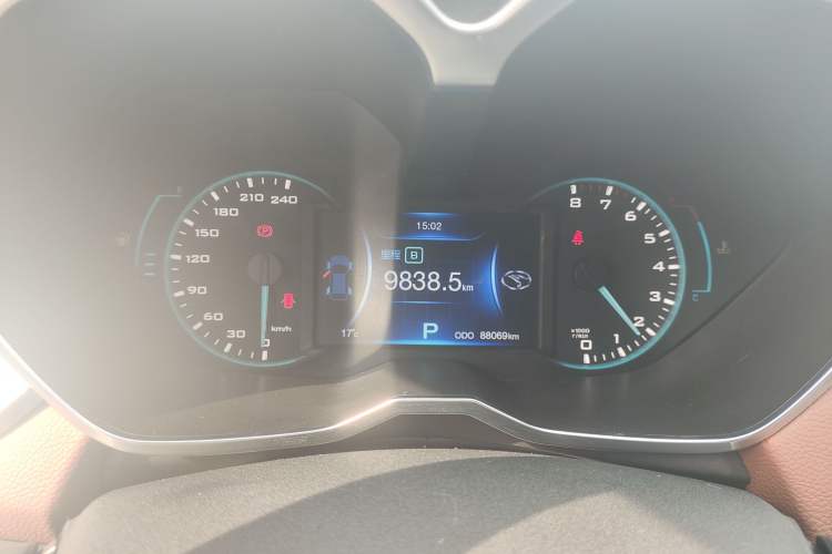Used Soueast DX7 2017 1.5T Automatic Glory Edition Odometer Close Up