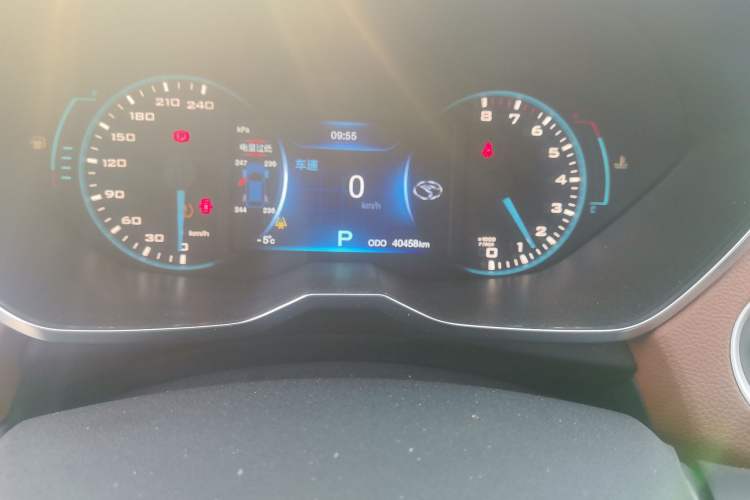 Used Soueast DX7 2017 1.5T Automatic Luxury Model Odometer Close Up