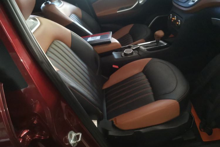 Used Soueast DX7 2017 1.5T Automatic Luxury Model Right Front Seat