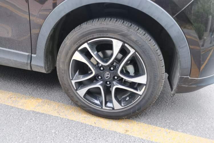 Used Soueast DX7 2017 1.5T Automatic Luxury Model Right Front Wheel Hub