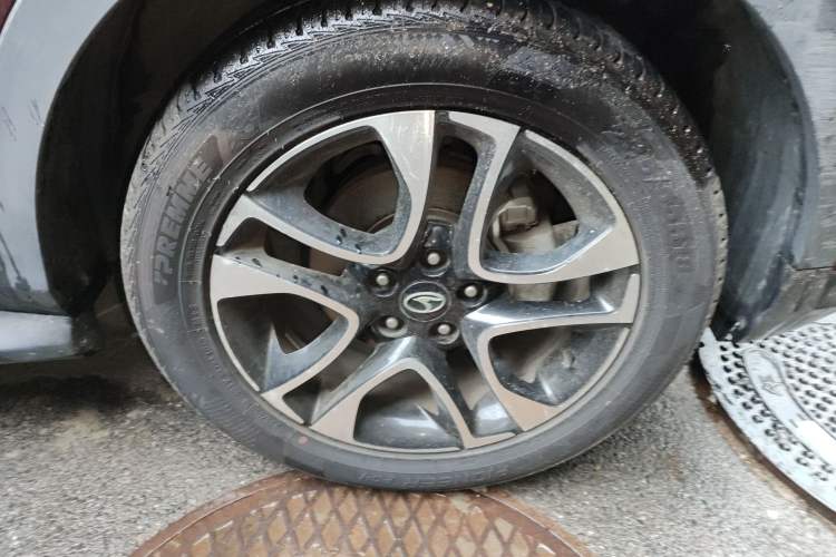 Used Soueast DX7 2017 1.5T Automatic Glory Edition Right Front Wheel Hub