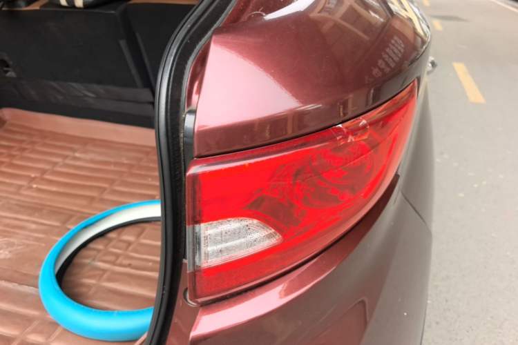 Used Soueast DX7 2017 1.5T Automatic Glory Edition Right Rear Taillight
