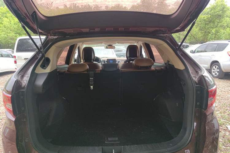 Used Soueast DX7 2017 1.5T Automatic Luxury Model Trunk