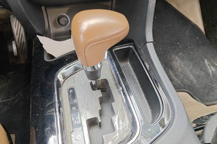 Used Soueast DX7 2017 1.5T Automatic Luxury Model Gear Lever