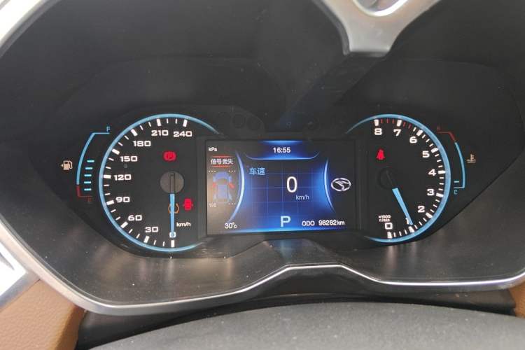 Used Soueast DX7 2017 1.5T Automatic Luxury Model Odometer Close Up