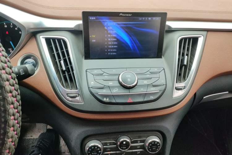 Used Soueast DX7 2017 1.5T Manual Triumph Edition Audio And AC Panel