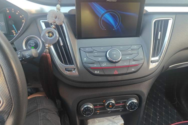 Used Soueast DX7 2017 1.5T Automatic Glory Edition Audio And AC Panel