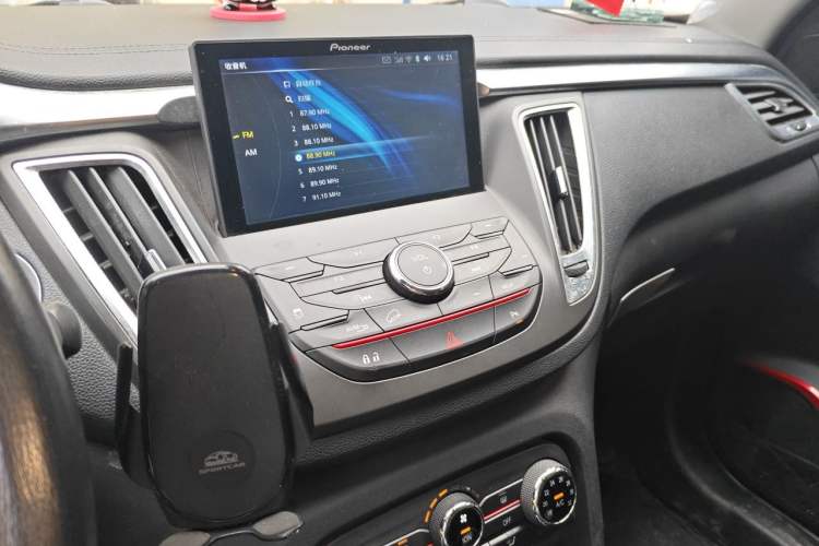 Used Soueast DX7 2017 1.5T Automatic Luxury Model Audio And AC Panel