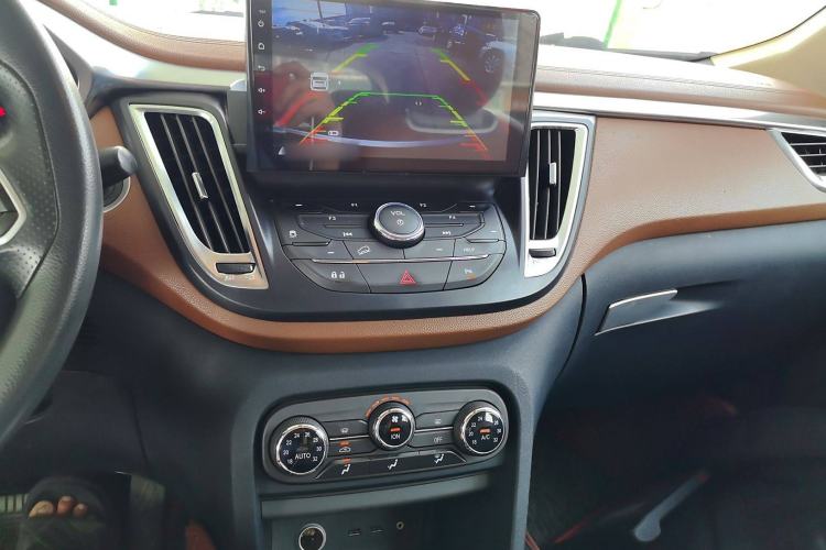 Used Soueast DX7 2017 1.5T Automatic Glory Edition Audio And AC Panel