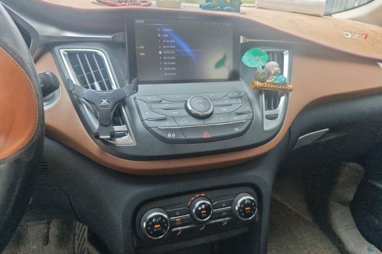 Used Soueast DX7 2017 1.5T Manual Triumph Edition Audio And AC Panel