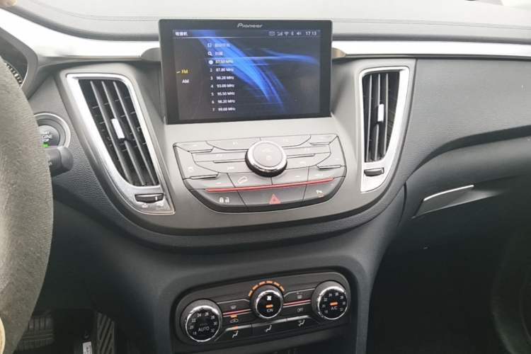Used Soueast DX7 2017 1.5T Automatic Luxury Model Audio And AC Panel