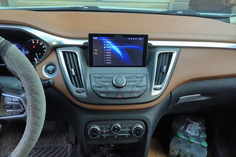 Used Soueast DX7 2017 1.5T Automatic Glory Edition Audio And AC Panel