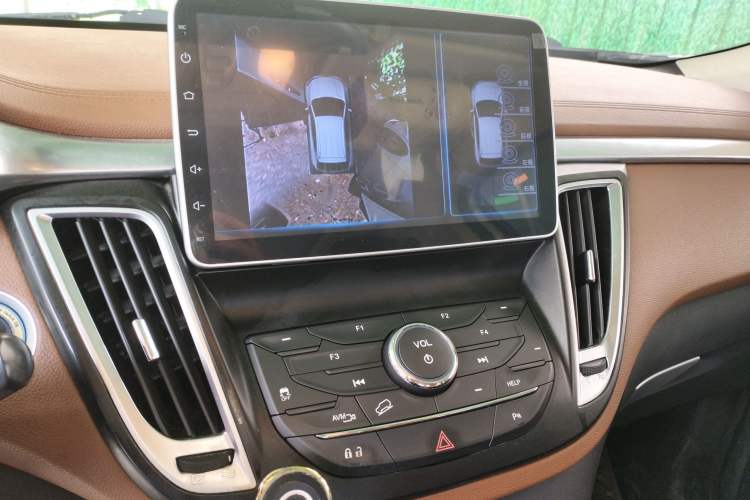 Used Soueast DX7 2017 1.5T Automatic Luxury Model Audio And AC Panel