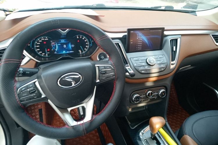 Used Soueast DX7 2017 1.5T Automatic Luxury Model Center Console