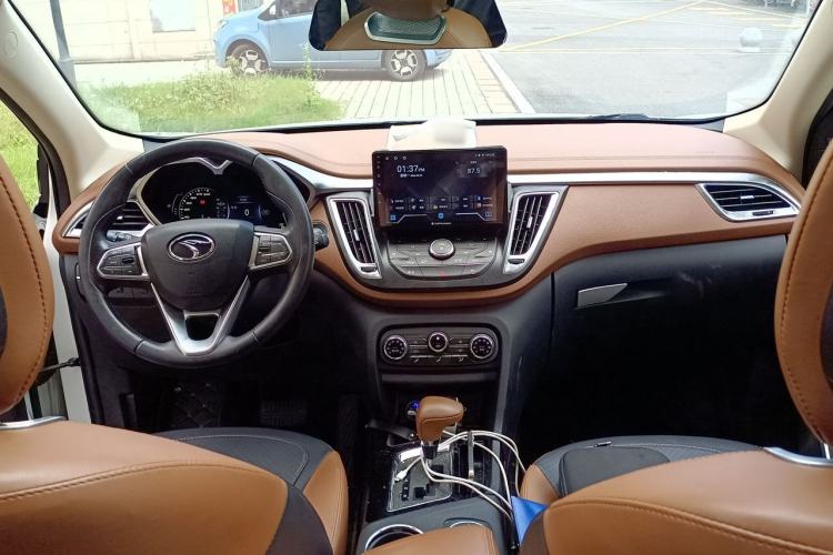 Used Soueast DX7 2017 1.5T Automatic Luxury Model Center Console