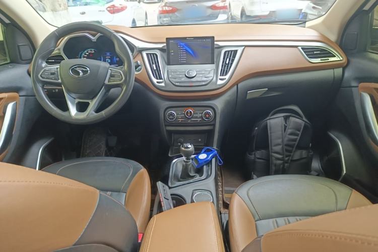 Used Soueast DX7 2017 1.5T Manual Triumph Edition Center Console