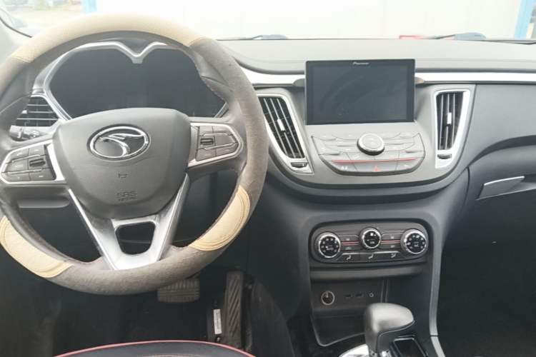 Used Soueast DX7 2017 1.5T Automatic Luxury Model Center Console
