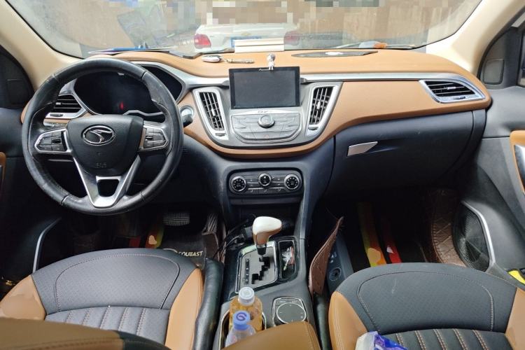 Used Soueast DX7 2017 1.5T Automatic Luxury Model Center Console