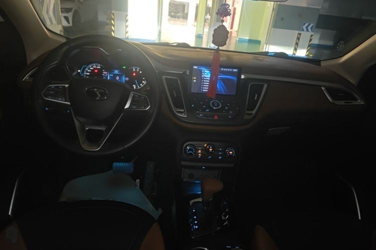 Used Soueast DX7 2017 1.5T Automatic Luxury Model Center Console