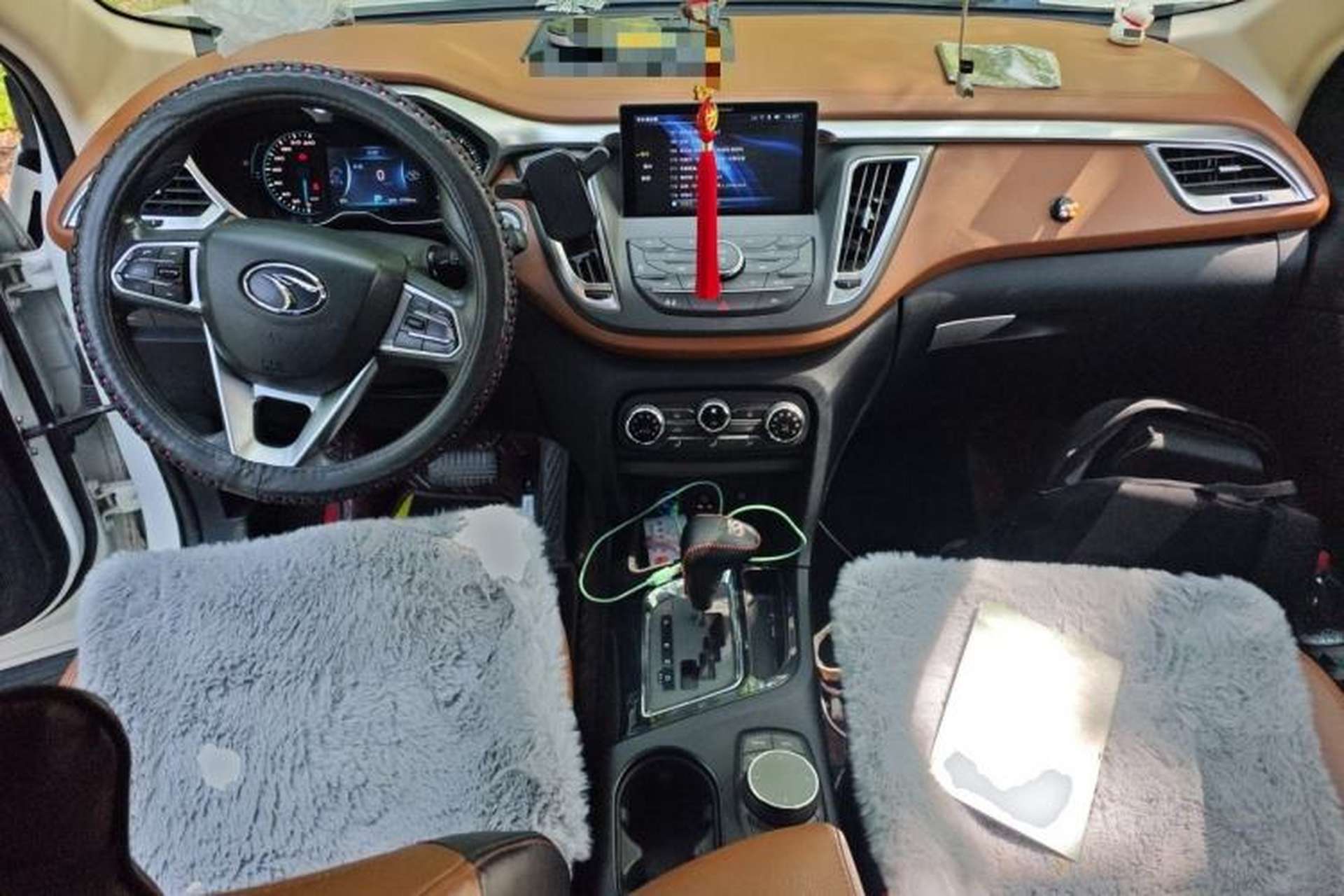 Used Soueast DX7 2017 1.5T Automatic Glory Edition Center Console