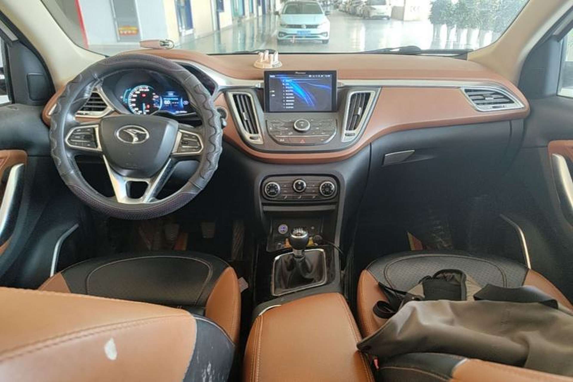 Used Soueast DX7 2017 1.5T Manual Luxury Model Center Console